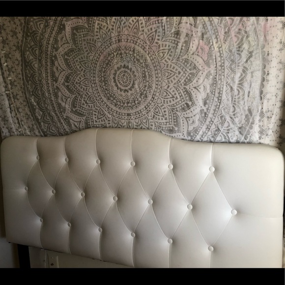 A bedhead for a full sized bed in great condition - Picture 1 of 2